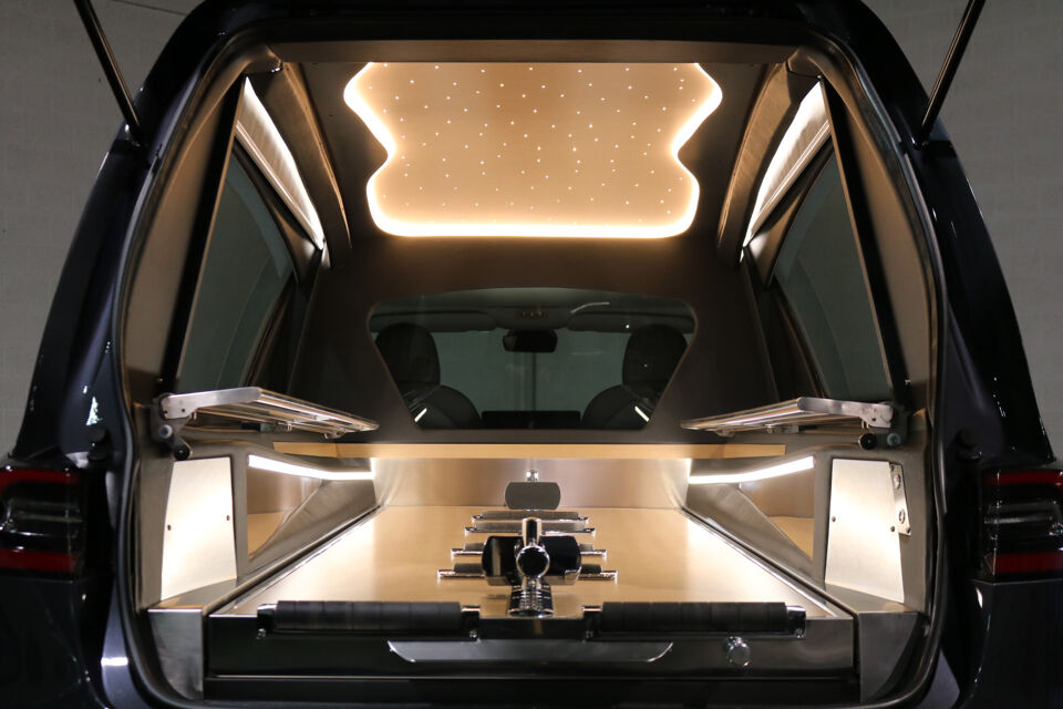 Tesla Hearse 3 Long Range AWD Dual Motor Begrafeniswagen (Nieuw)