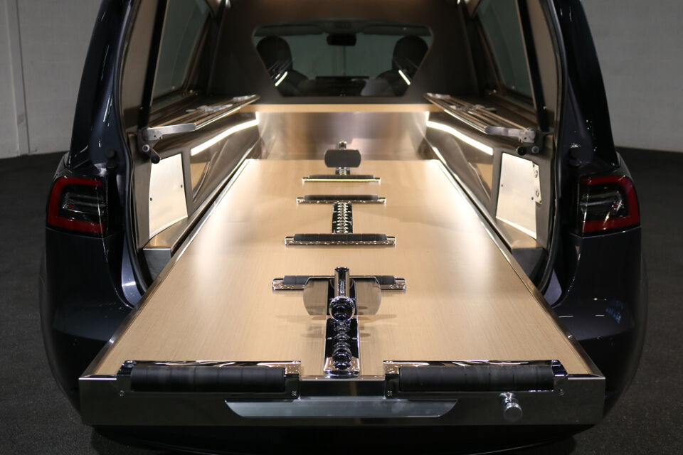 Tesla Hearse 3 Long Range AWD Dual Motor Begrafeniswagen (Nieuw)