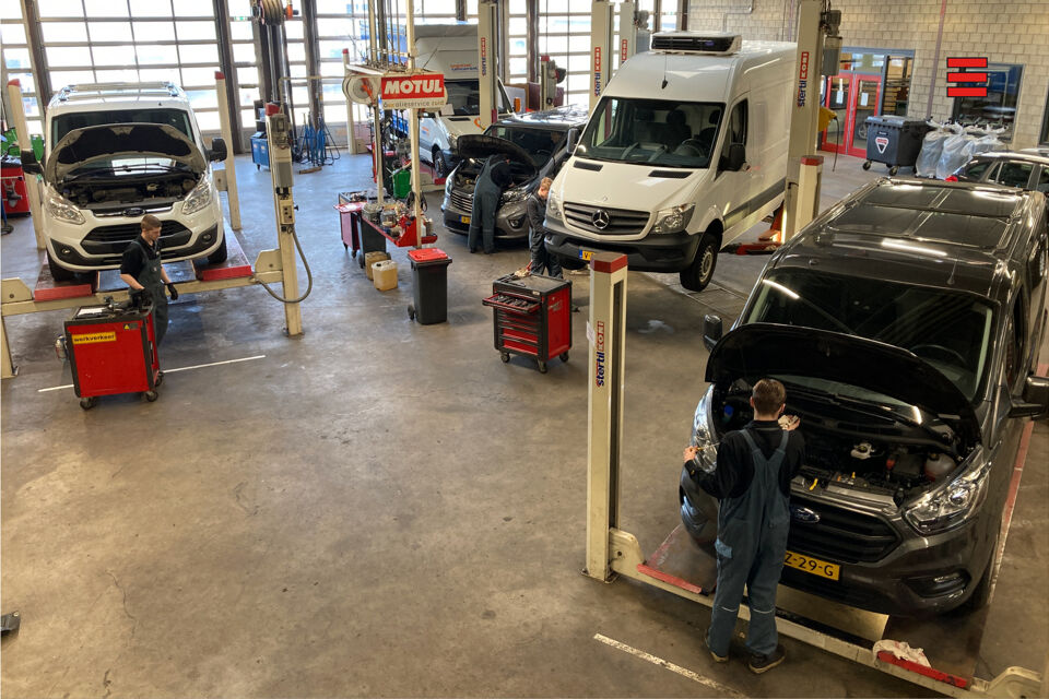 Ford Transit Connect 1.5 TDCI 75pk Euro 6 L1 Trend Airco Trekhaak