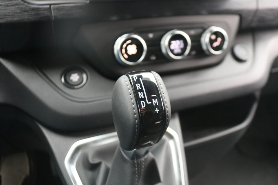 Renault Trafic 2.0 dCi 170pk L2 H1 Automaat Airco Navigatie Camera Trekhaak