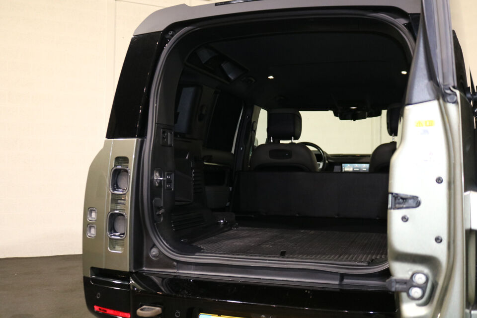 Land Rover Defender 3.0 D300 110 MHEV S Grijs Kenteken BPM Vrij