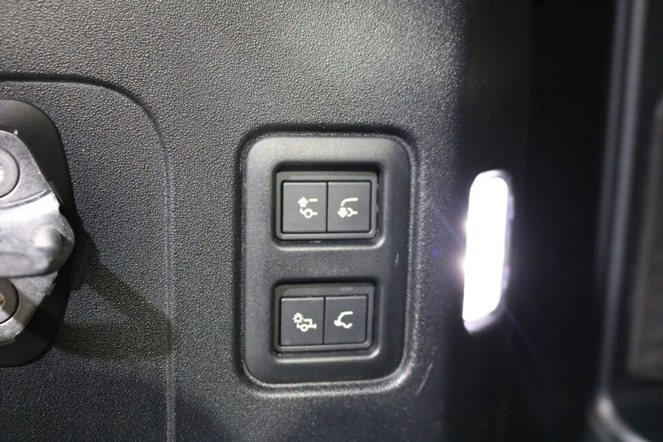 Land Rover Defender 3.0 D300 110 MHEV S Grijs Kenteken BPM Vrij