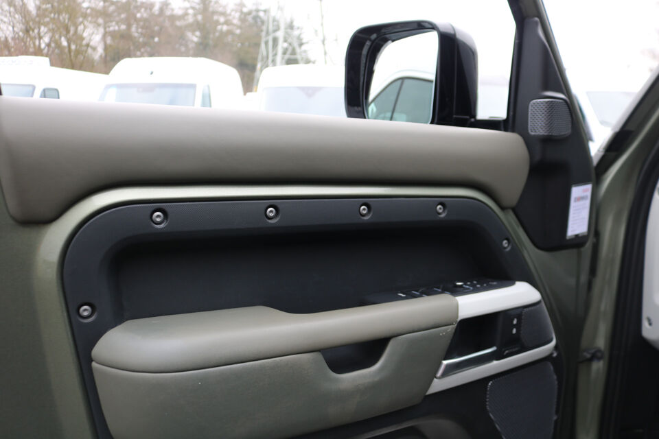 Land Rover Defender 3.0 D300 110 MHEV S Grijs Kenteken BPM Vrij