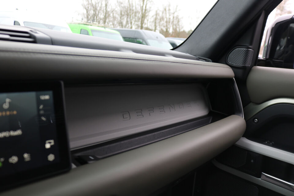Land Rover Defender 3.0 D300 110 MHEV S Grijs Kenteken BPM Vrij