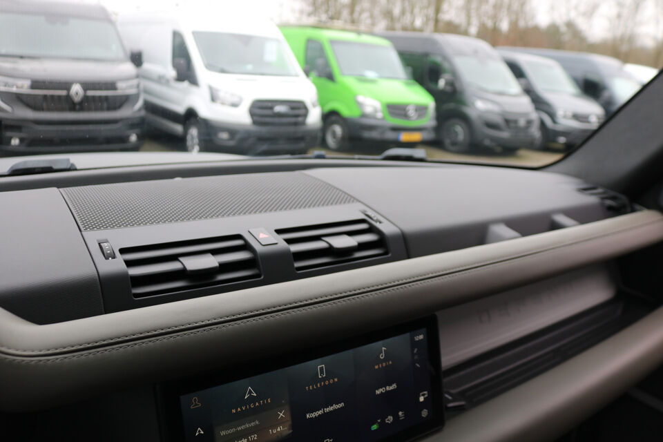Land Rover Defender 3.0 D300 110 MHEV S Grijs Kenteken BPM Vrij
