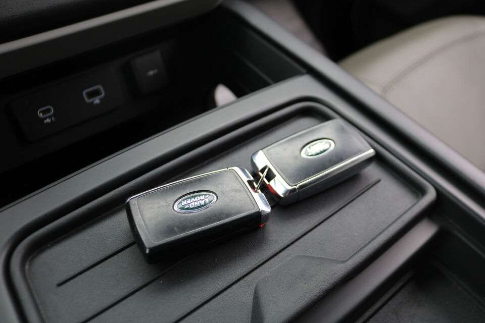 Land Rover Defender 3.0 D300 110 MHEV S Grijs Kenteken BPM Vrij