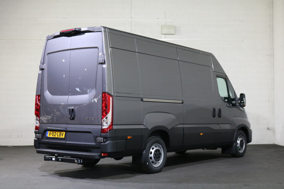 Iveco Daily 35S18 Hi-Matic L2 H2 Airco Navigatie Trekhaak Digitaal Dashboard