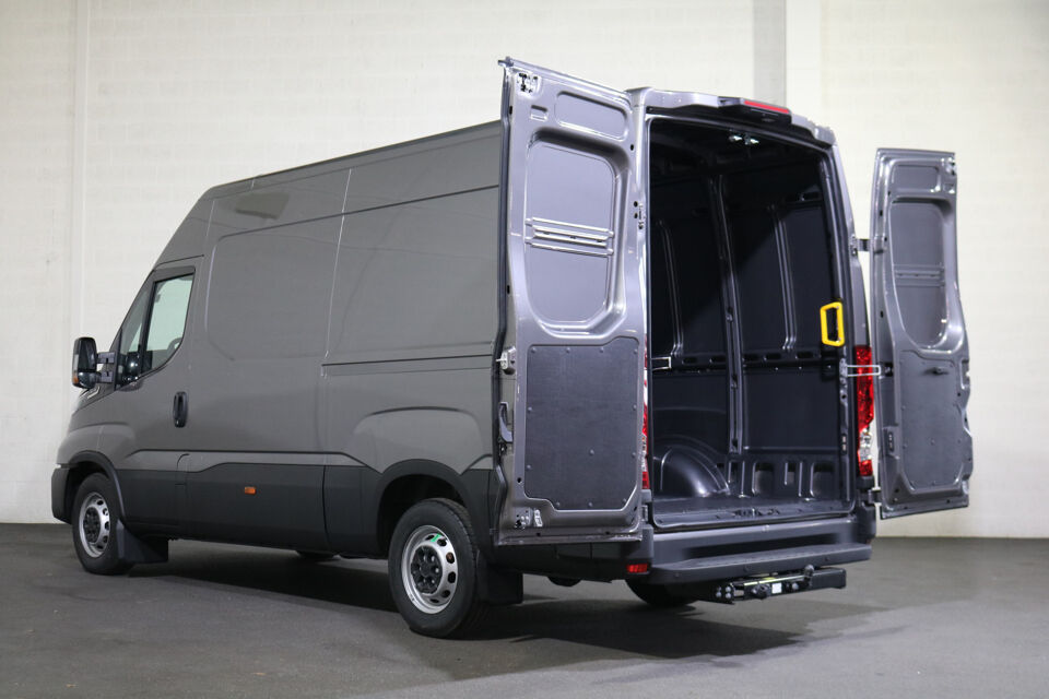 Iveco Daily 35S18 Hi-Matic L2 H2 Airco Navigatie Trekhaak Digitaal Dashboard