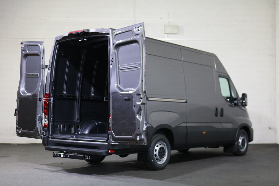 Iveco Daily 35S18 Hi-Matic L2 H2 Airco Navigatie Trekhaak Digitaal Dashboard