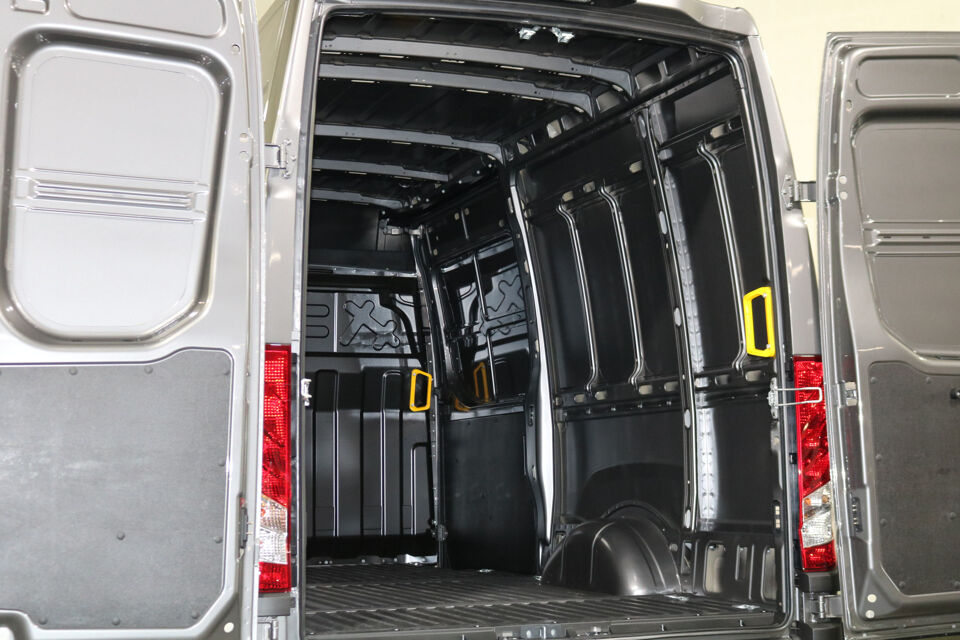 Iveco Daily 35S18 Hi-Matic L2 H2 Airco Navigatie Trekhaak Digitaal Dashboard