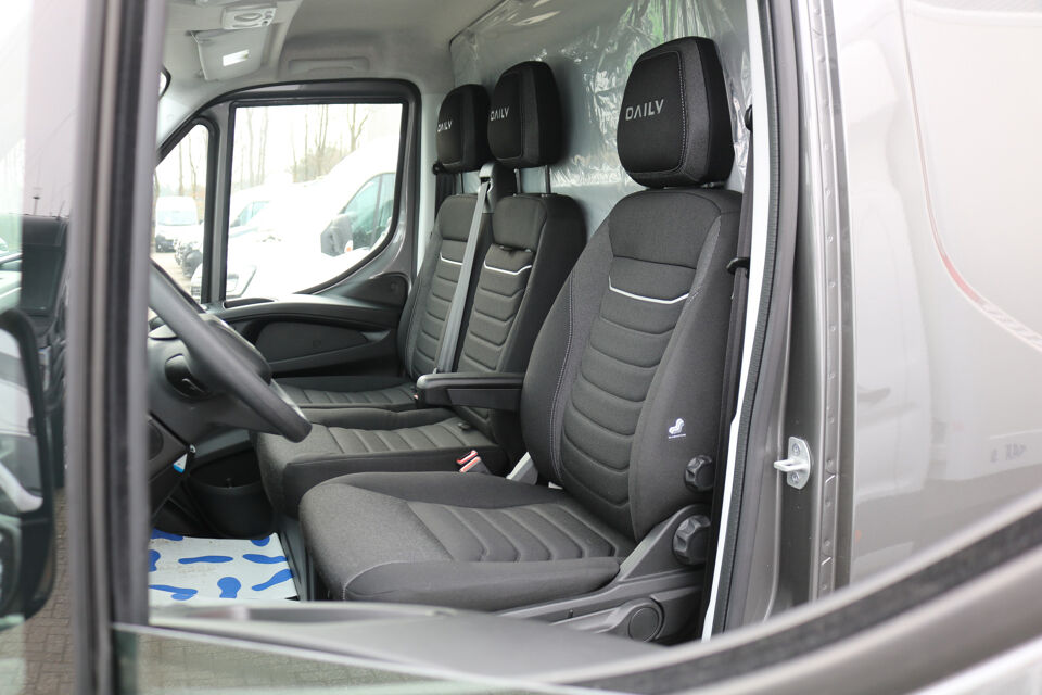 Iveco Daily 35S18 Hi-Matic L2 H2 Airco Navigatie Trekhaak Digitaal Dashboard