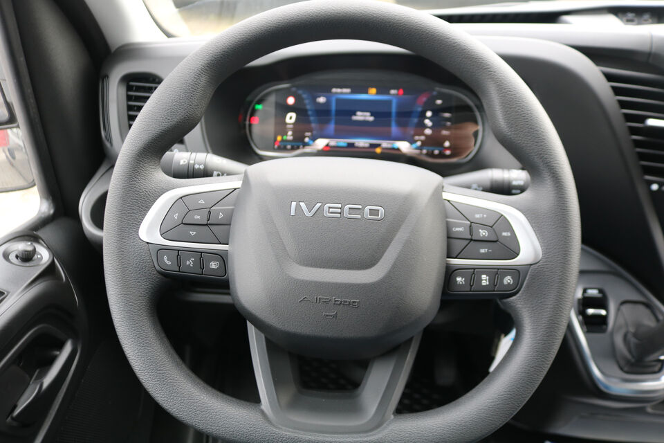 Iveco Daily 35S18 Hi-Matic L2 H2 Airco Navigatie Trekhaak Digitaal Dashboard