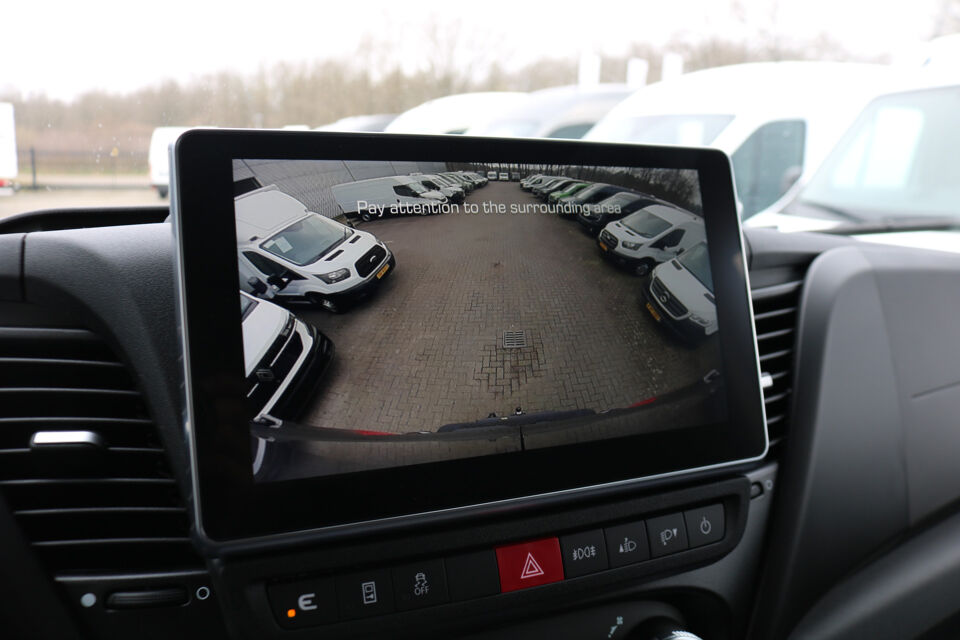 Iveco Daily 35S18 Hi-Matic L2 H2 Airco Navigatie Trekhaak Digitaal Dashboard