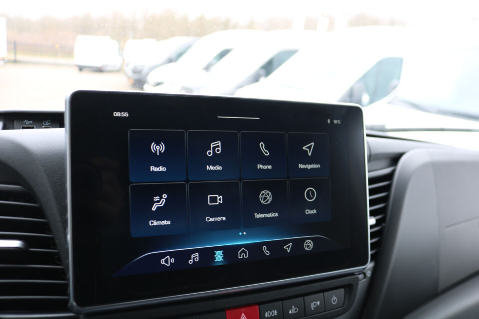 Iveco Daily 35S18 Hi-Matic L2 H2 Airco Navigatie Trekhaak Digitaal Dashboard