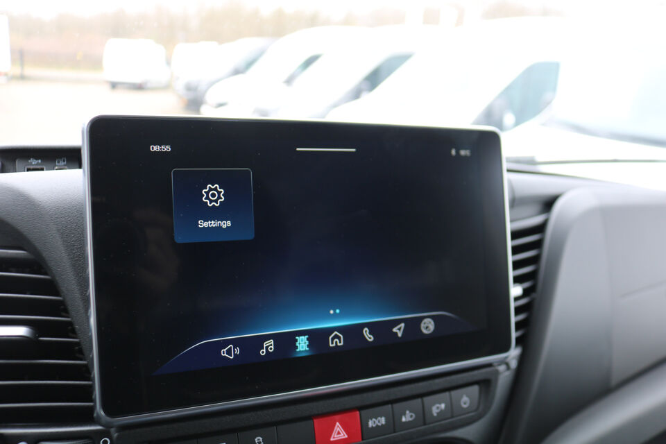 Iveco Daily 35S18 Hi-Matic L2 H2 Airco Navigatie Trekhaak Digitaal Dashboard