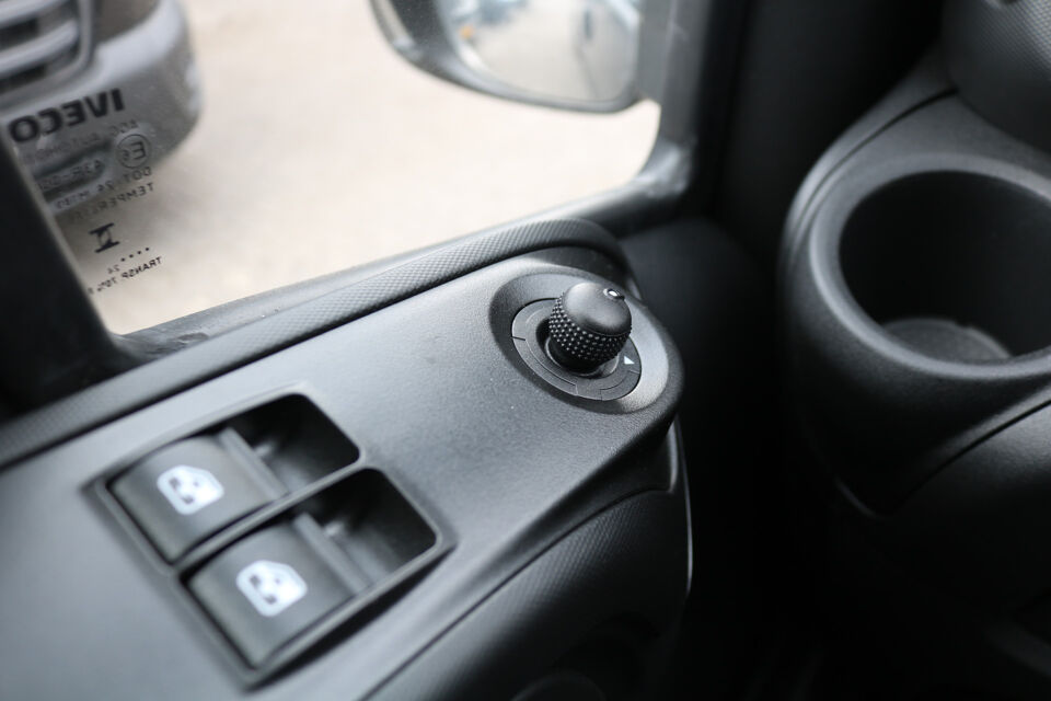 Iveco Daily 35S18 Hi-Matic L2 H2 Airco Navigatie Trekhaak Digitaal Dashboard
