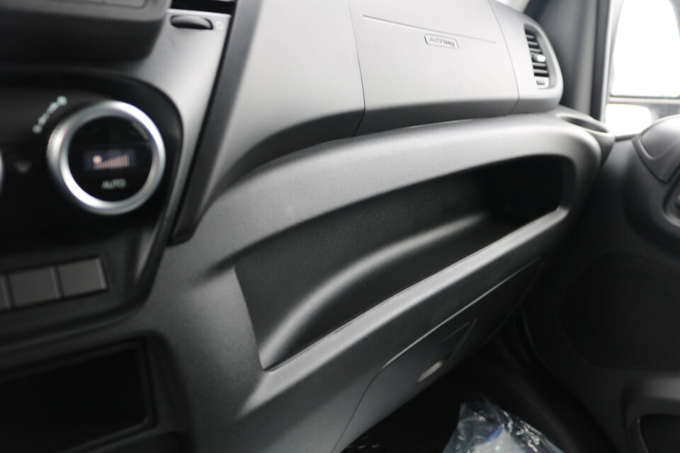 Iveco Daily 35S18 Hi-Matic L2 H2 Airco Navigatie Trekhaak Digitaal Dashboard