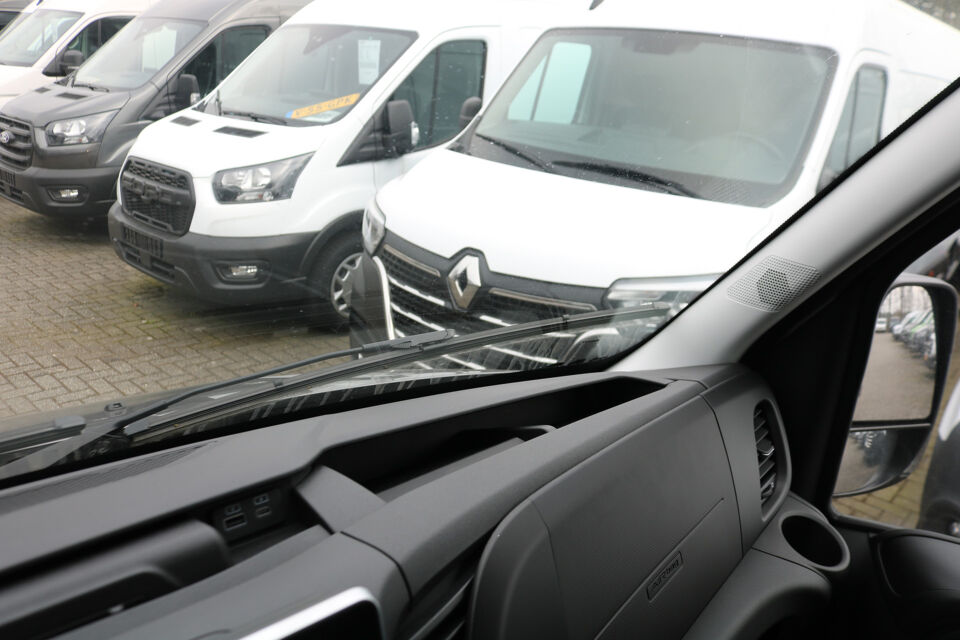 Iveco Daily 35S18 Hi-Matic L2 H2 Airco Navigatie Trekhaak Digitaal Dashboard
