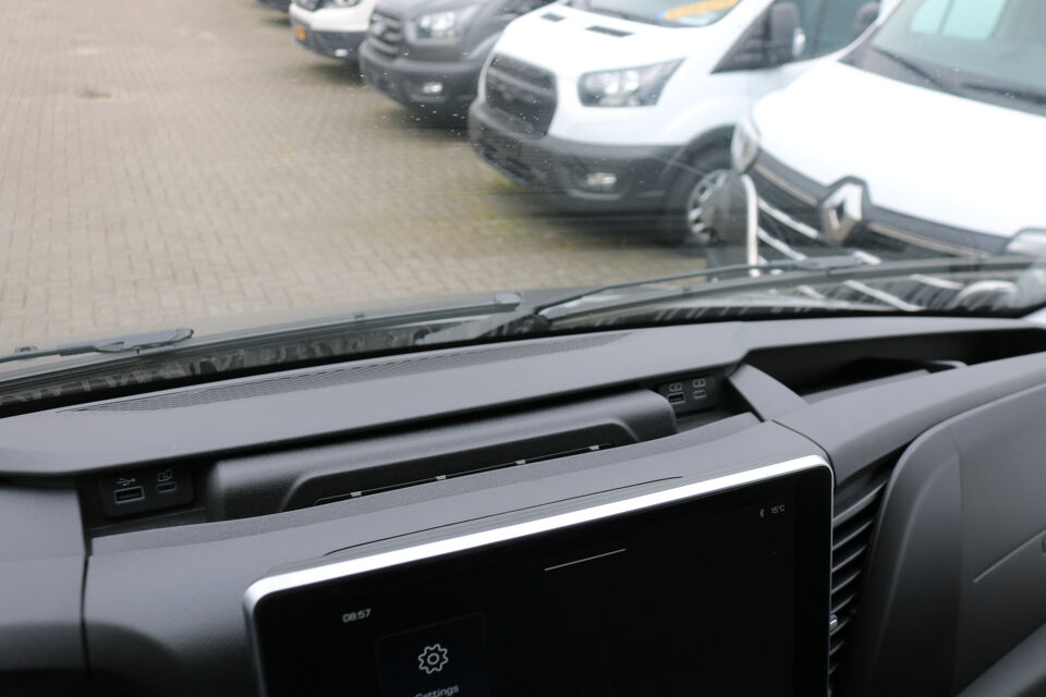 Iveco Daily 35S18 Hi-Matic L2 H2 Airco Navigatie Trekhaak Digitaal Dashboard