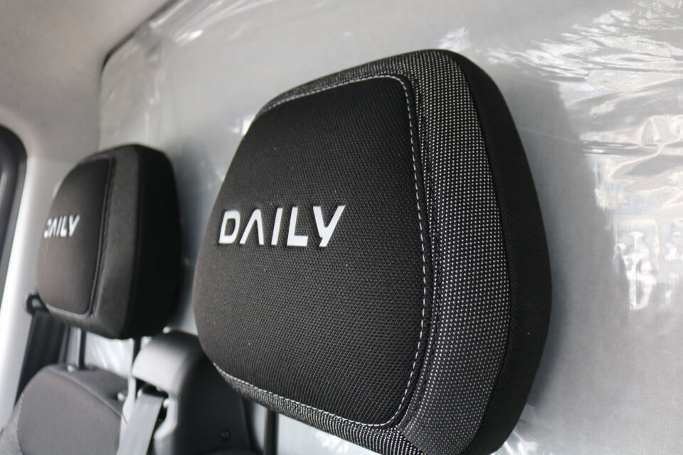 Iveco Daily 35S18 Hi-Matic L2 H2 Airco Navigatie Trekhaak Digitaal Dashboard
