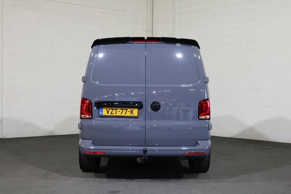 VW-Bedrijfswagens Transporter 2.0 TDI L2H1 204pk Bulli Automaat Trekhaak Lederen Stoelen Camera