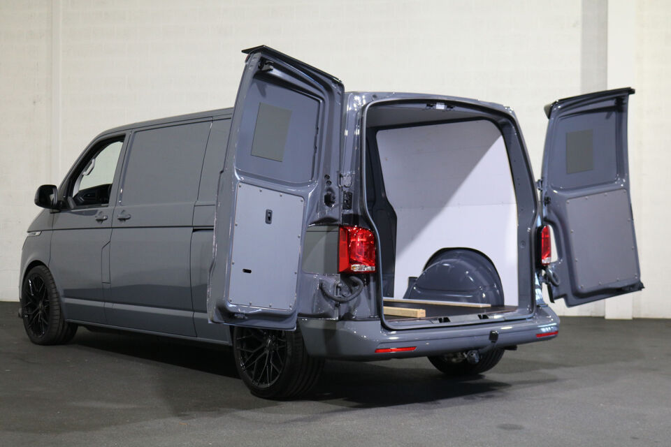 VW-Bedrijfswagens Transporter 2.0 TDI L2H1 204pk Bulli Automaat Trekhaak Lederen Stoelen Camera