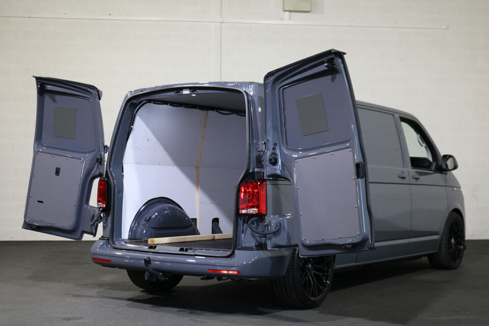 VW-Bedrijfswagens Transporter 2.0 TDI L2H1 204pk Bulli Automaat Trekhaak Lederen Stoelen Camera