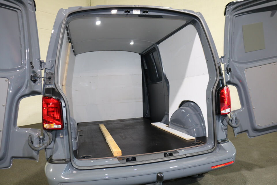 VW-Bedrijfswagens Transporter 2.0 TDI L2H1 204pk Bulli Automaat Trekhaak Lederen Stoelen Camera