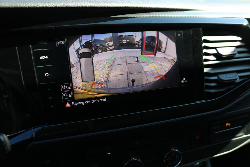 VW-Bedrijfswagens Transporter 2.0 TDI L2H1 204pk Bulli Automaat Trekhaak Lederen Stoelen Camera