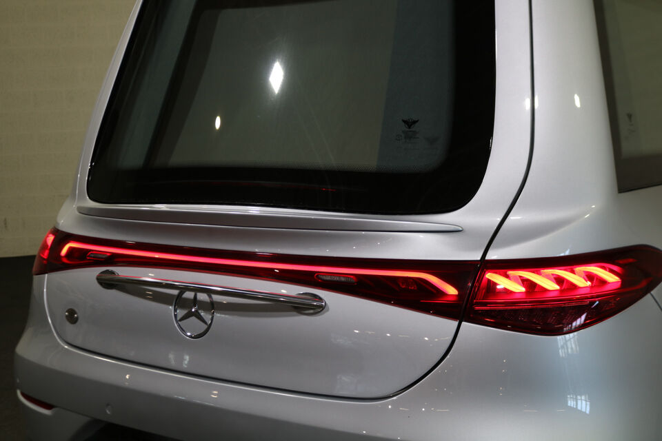 Mercedes-Benz EQE 350 Begrafenisauto Luchtvering