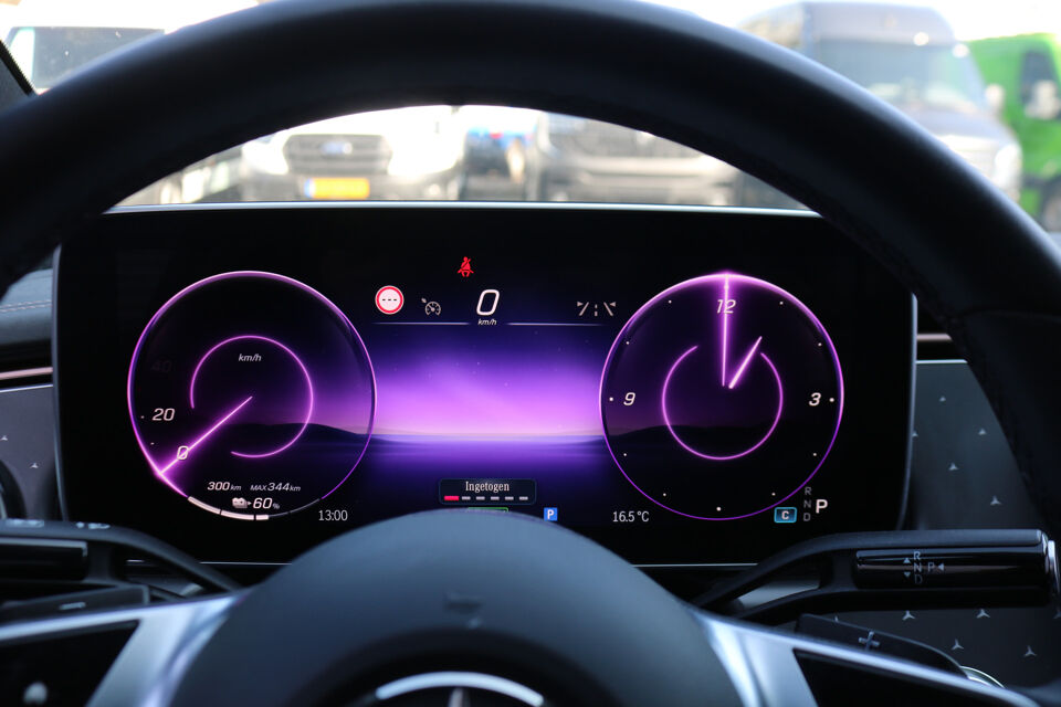 Mercedes-Benz EQE 350 Begrafenisauto Luchtvering
