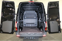Mercedes-Benz Sprinter 319 CDI L2 H2 Airco Navigatie 3.5T Trekhaak 360 Graden Camera Adapt. Cruise