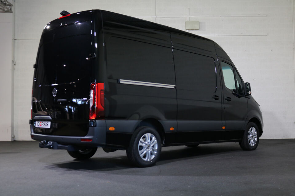 Mercedes-Benz Sprinter 319 CDI L2 H2 Airco Navigatie 3.5T Trekhaak 360 Graden Camera Adapt. Cruise