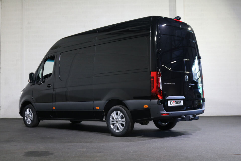 Mercedes-Benz Sprinter 319 CDI L2 H2 Airco Navigatie 3.5T Trekhaak 360 Graden Camera Adapt. Cruise