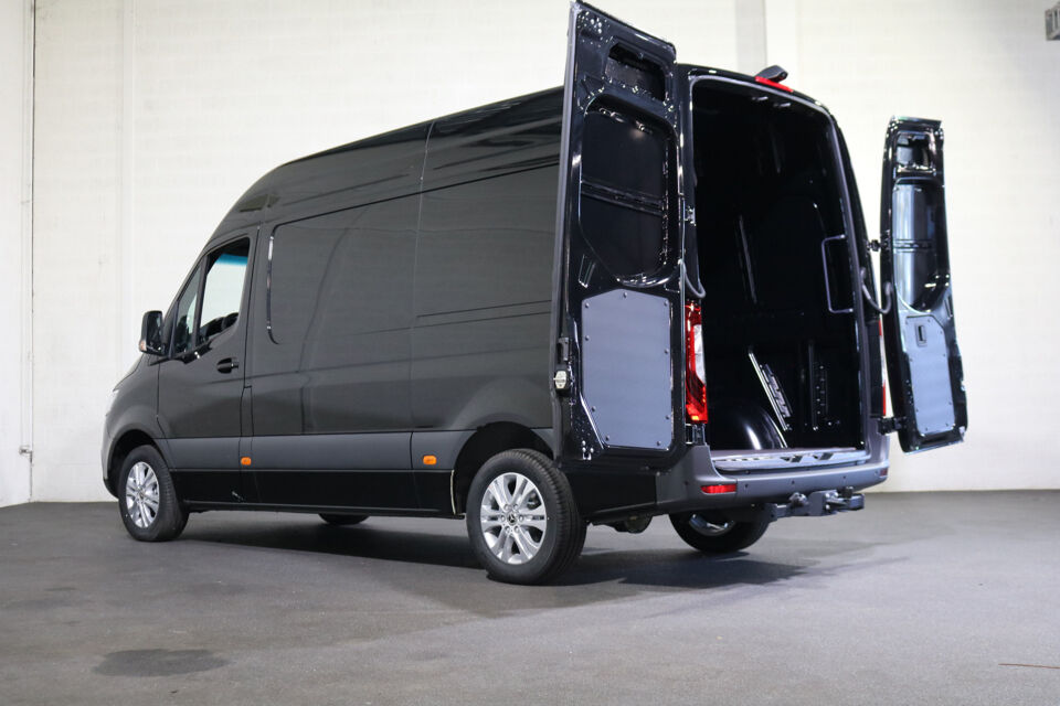 Mercedes-Benz Sprinter 319 CDI L2 H2 Airco Navigatie 3.5T Trekhaak 360 Graden Camera Adapt. Cruise