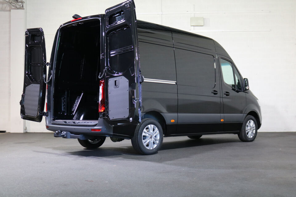 Mercedes-Benz Sprinter 319 CDI L2 H2 Airco Navigatie 3.5T Trekhaak 360 Graden Camera Adapt. Cruise