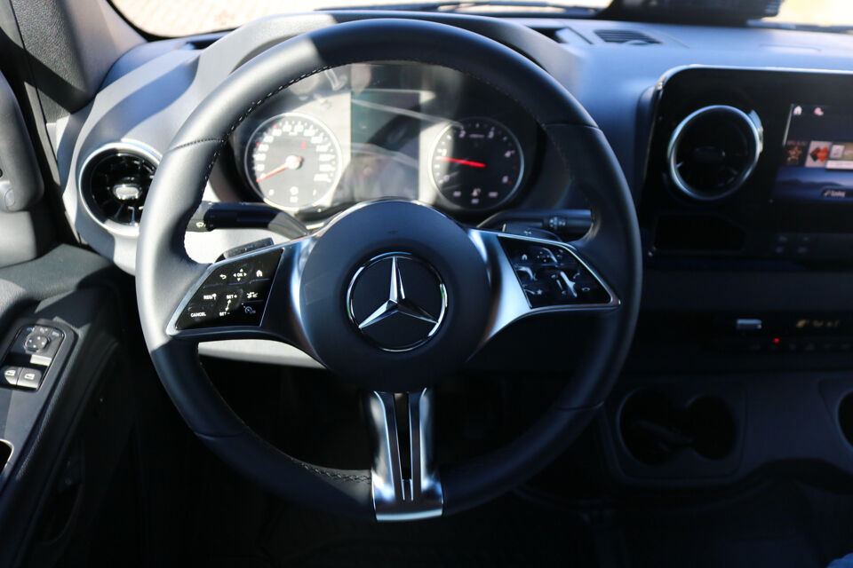 Mercedes-Benz Sprinter 319 CDI L2 H2 Airco Navigatie 3.5T Trekhaak 360 Graden Camera Adapt. Cruise