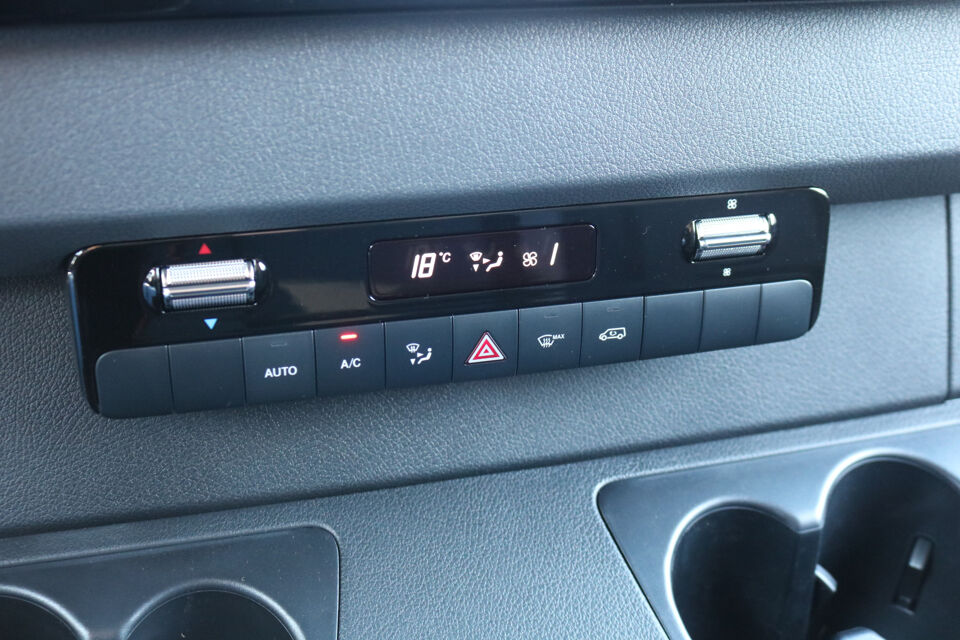 Mercedes-Benz Sprinter 319 CDI L2 H2 Airco Navigatie 3.5T Trekhaak 360 Graden Camera Adapt. Cruise