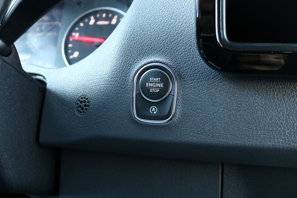 Mercedes-Benz Sprinter 319 CDI L2 H2 Airco Navigatie 3.5T Trekhaak 360 Graden Camera Adapt. Cruise