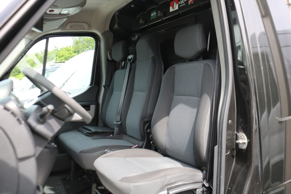 Renault Master 2.3 dCi 145pk L2 H2 Airco Navigatie Glasresteel