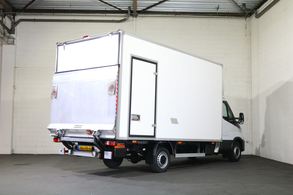 Iveco Daily 35S18 3.0 Automaat Bakwagen met Laadklep