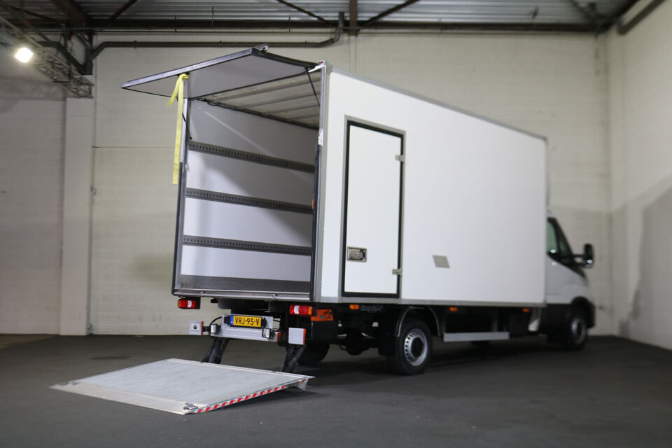 Iveco Daily 35S18 3.0 Automaat Bakwagen met Laadklep