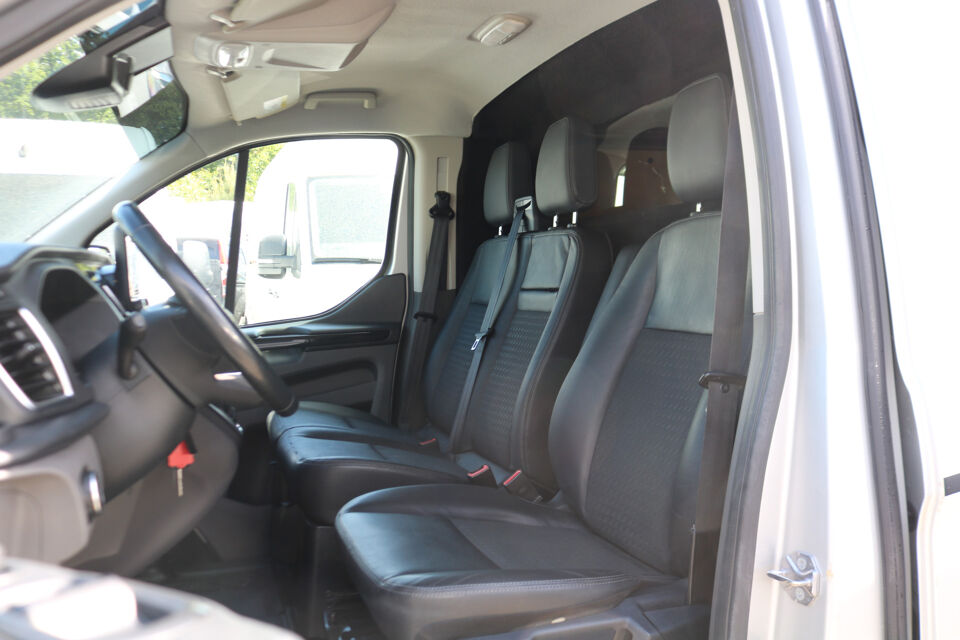 Ford Transit Custom 2.0 TDCI L2 H1 Sport Automaat Airco Navigatie Camera Trekhaak