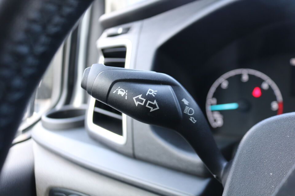 Ford Transit Custom 2.0 TDCI L2 H1 Sport Automaat Airco Navigatie Camera Trekhaak