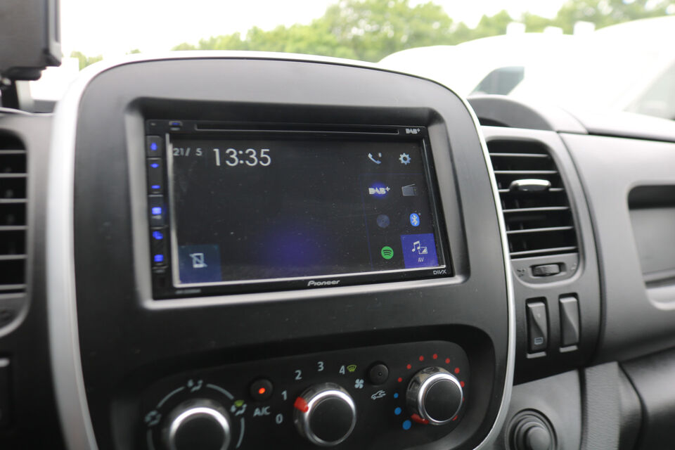 Renault Trafic 2.0 dCi 145pk L2 H1 Airco Imperiaal Trekhaak