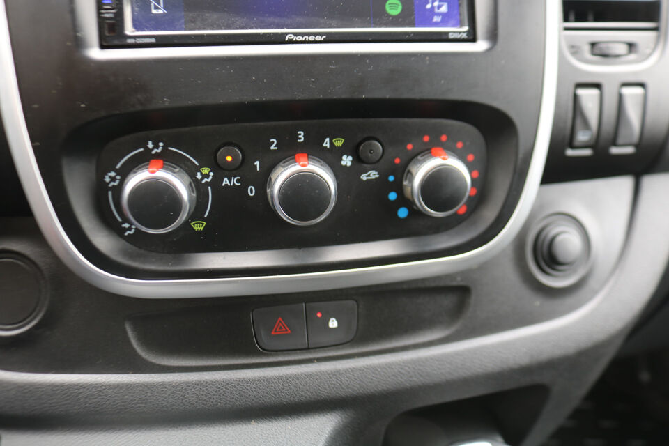 Renault Trafic 2.0 dCi 145pk L2 H1 Airco Imperiaal Trekhaak
