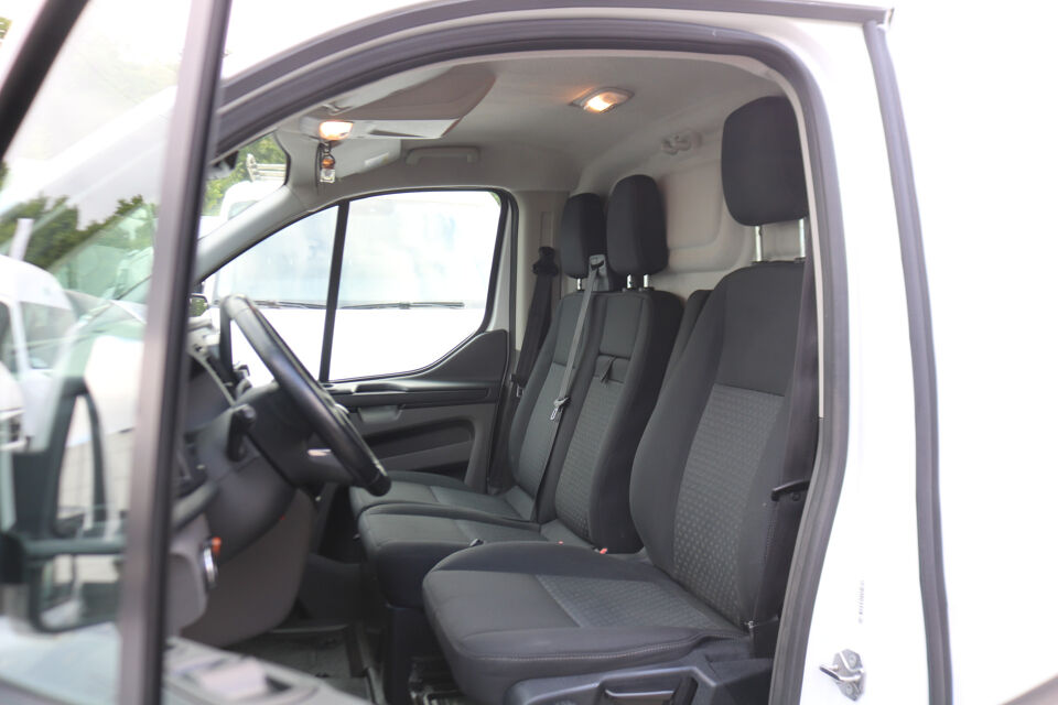 Ford Transit Custom 2.0 TDci 130pk L2 H1 Airco 2.8T Trekhaak