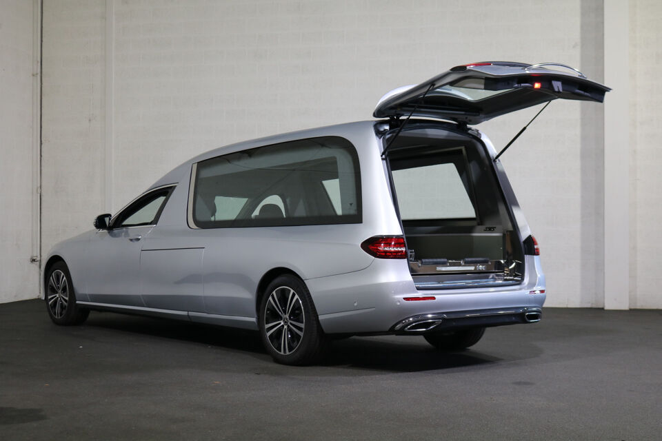 Mercedes-Benz E200T Glaswagen 3-deurs Begrafeniswagen (nieuwe ombouw)