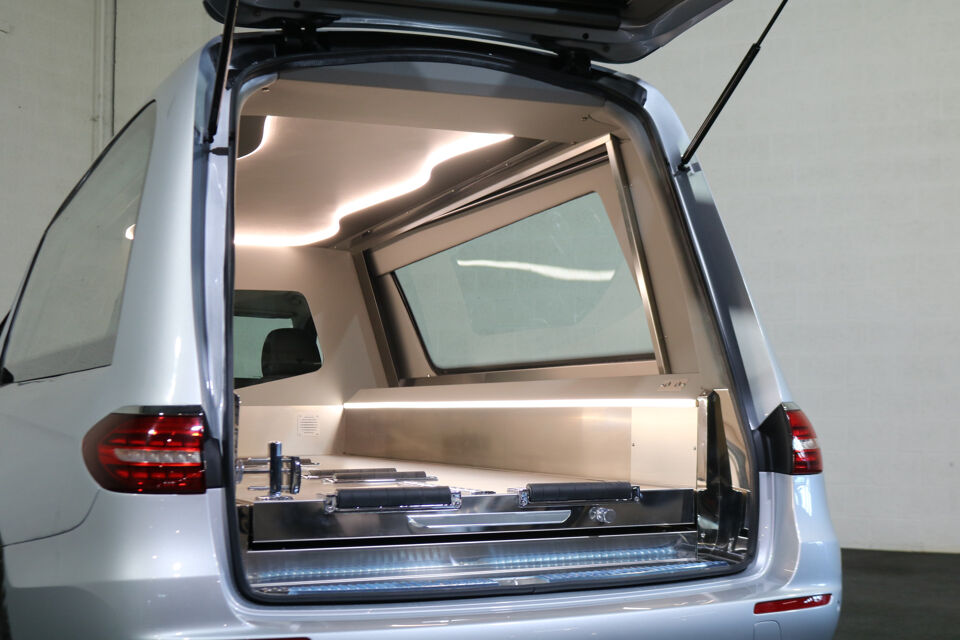 Mercedes-Benz E200T Glaswagen 3-deurs Begrafeniswagen (nieuwe ombouw)