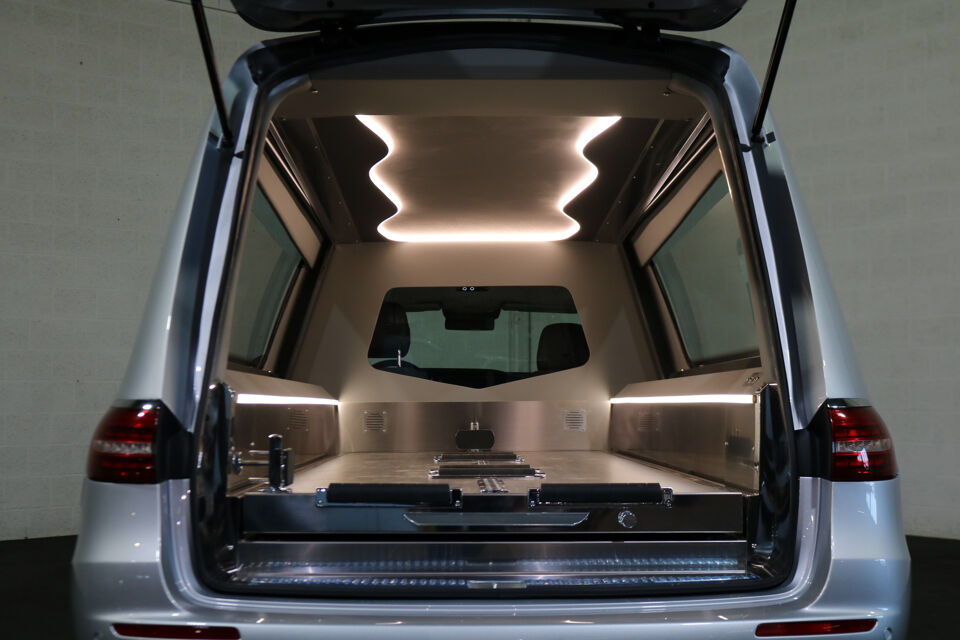 Mercedes-Benz E200T Glaswagen 3-deurs Begrafeniswagen (nieuwe ombouw)